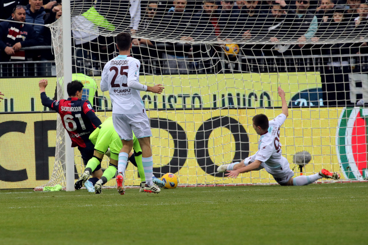 Eldor Shomurodov Cagliari Salernitana goal