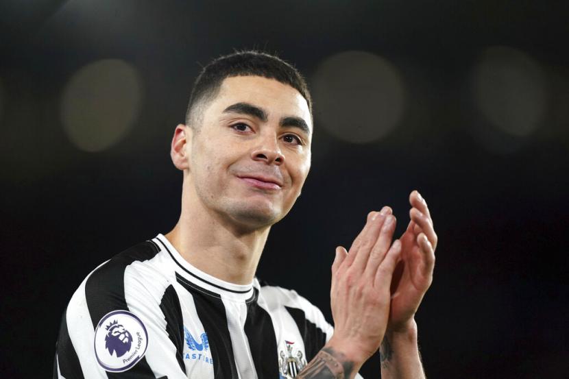 miguel almiron dari newcastle united mendapat tepuk tangan 221227114947 691